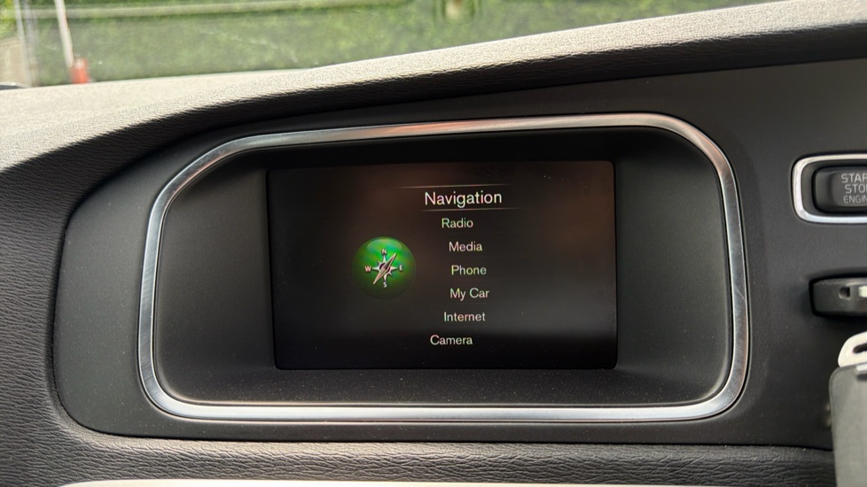 Volvo V40 T2 [122] R DESIGN Edition 5dr Petrol Hatchback - Image 16
