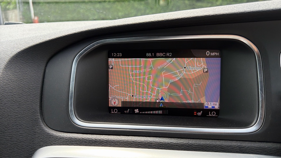 Volvo V40 T2 [122] R DESIGN Edition 5dr Petrol Hatchback - Image 17