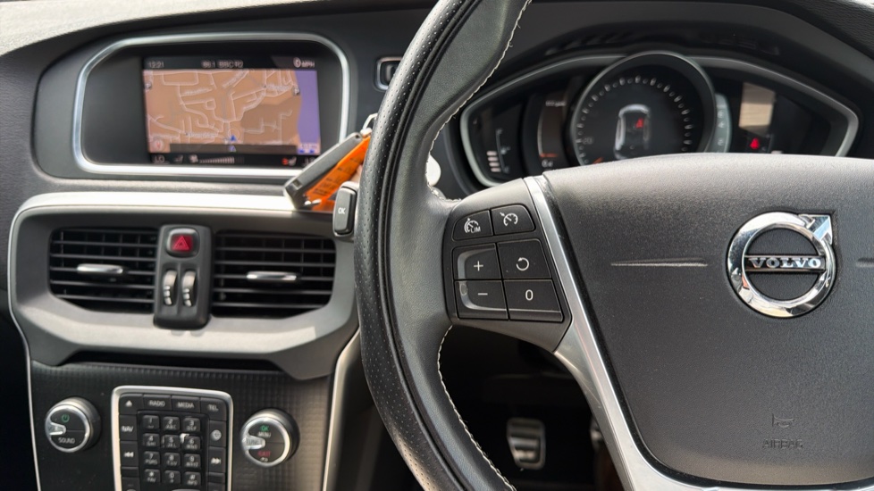 Volvo V40 T2 [122] R DESIGN Edition 5dr Petrol Hatchback - Image 20