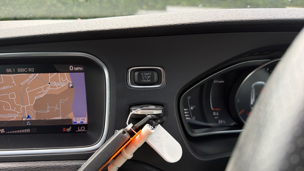 Volvo V40 T2 [122] R DESIGN Edition 5dr Petrol Hatchback - Image 26