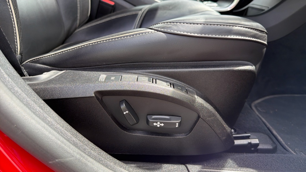 Volvo V40 T2 [122] R DESIGN Edition 5dr Petrol Hatchback - Image 29