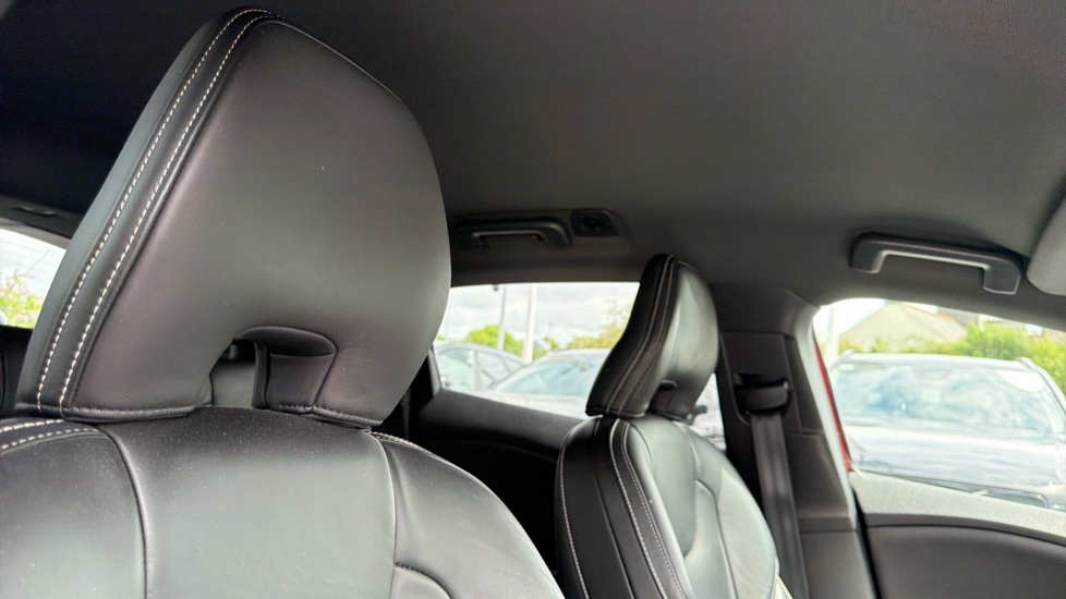 Volvo V40 T2 [122] R DESIGN Edition 5dr Petrol Hatchback - Image 30