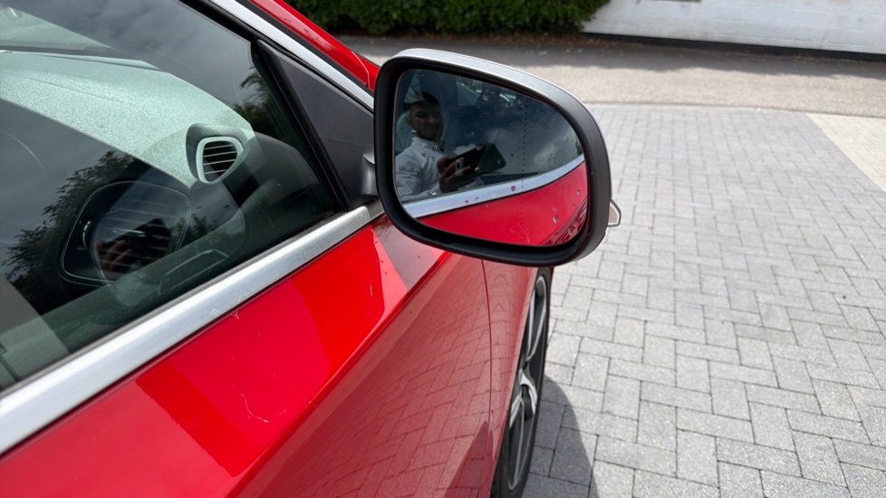 Volvo V40 T2 [122] R DESIGN Edition 5dr Petrol Hatchback - Image 31