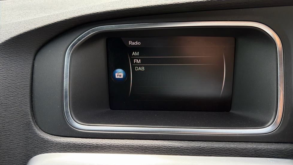 Volvo V40 T2 [122] R DESIGN Edition 5dr Petrol Hatchback - Image 35