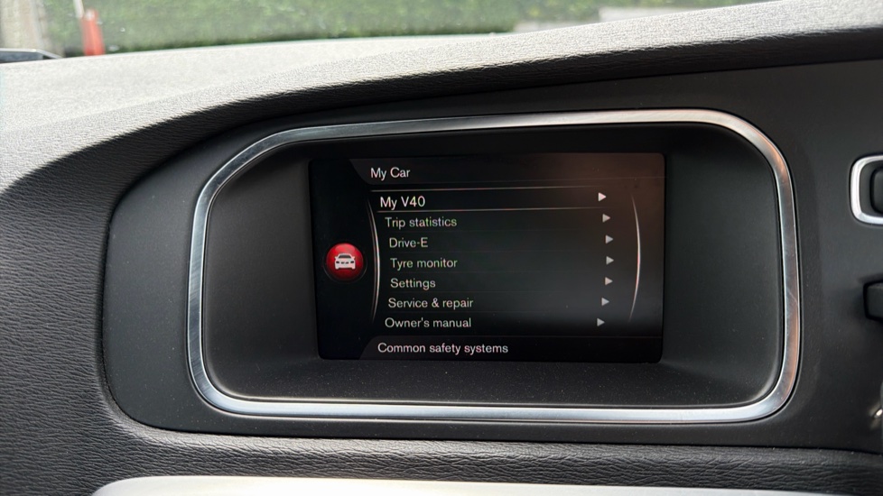 Volvo V40 T2 [122] R DESIGN Edition 5dr Petrol Hatchback - Image 37