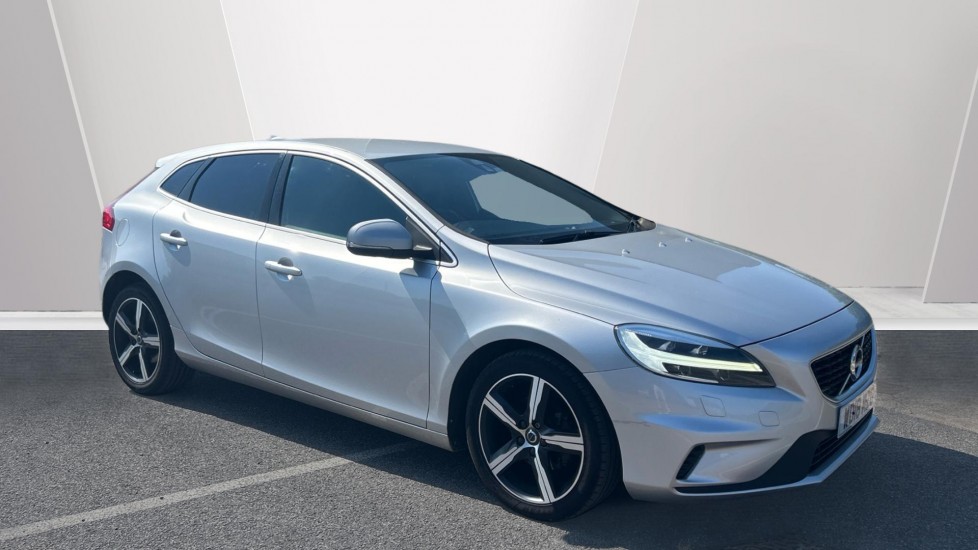 Volvo V40 D2 [120] R DESIGN Nav Plus 5dr Diesel Hatchback - Image 1