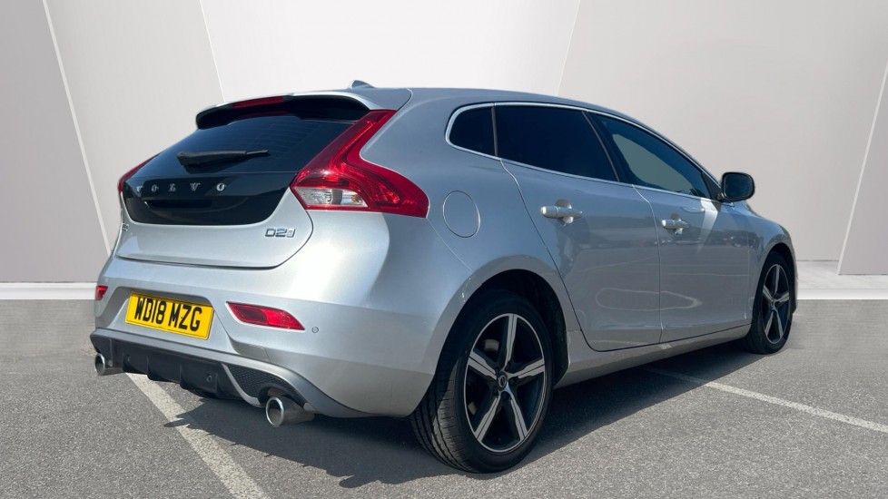 Volvo V40 D2 [120] R DESIGN Nav Plus 5dr Diesel Hatchback - Image 2