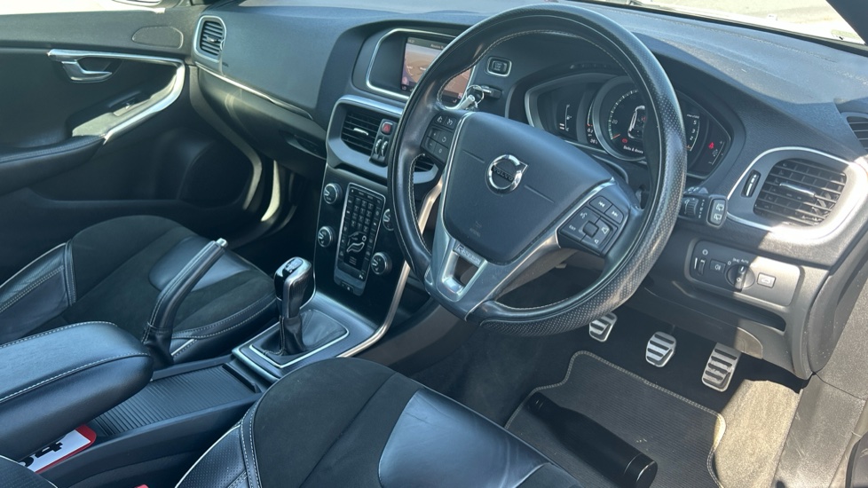 Volvo V40 D2 [120] R DESIGN Nav Plus 5dr Diesel Hatchback - Image 4