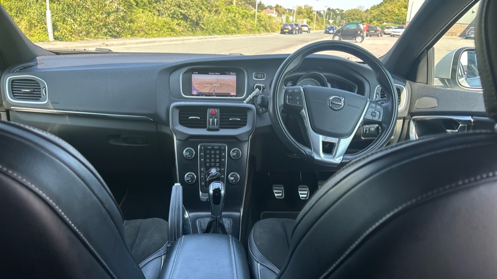 Volvo V40 D2 [120] R DESIGN Nav Plus 5dr Diesel Hatchback - Image 5