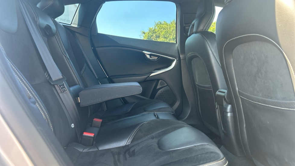 Volvo V40 D2 [120] R DESIGN Nav Plus 5dr Diesel Hatchback - Image 6