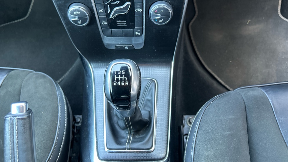 Volvo V40 D2 [120] R DESIGN Nav Plus 5dr Diesel Hatchback - Image 19