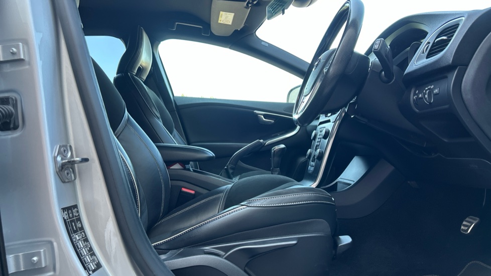 Volvo V40 D2 [120] R DESIGN Nav Plus 5dr Diesel Hatchback - Image 21