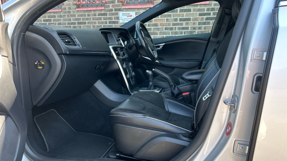 Volvo V40 D2 [120] R DESIGN Nav Plus 5dr Diesel Hatchback - Image 23
