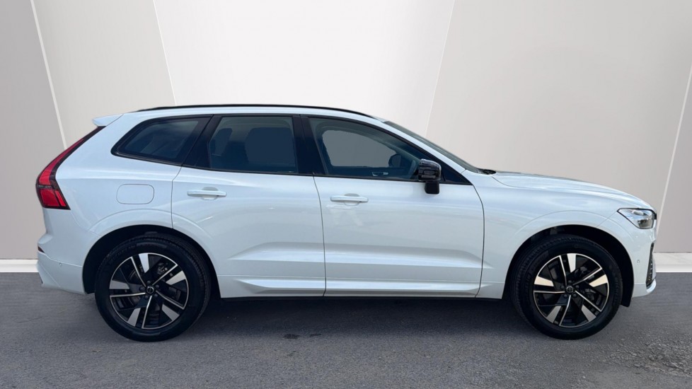 Volvo XC60 2.0 B5P Plus Dark 5dr AWD Geartronic Petrol Estate - Image 3