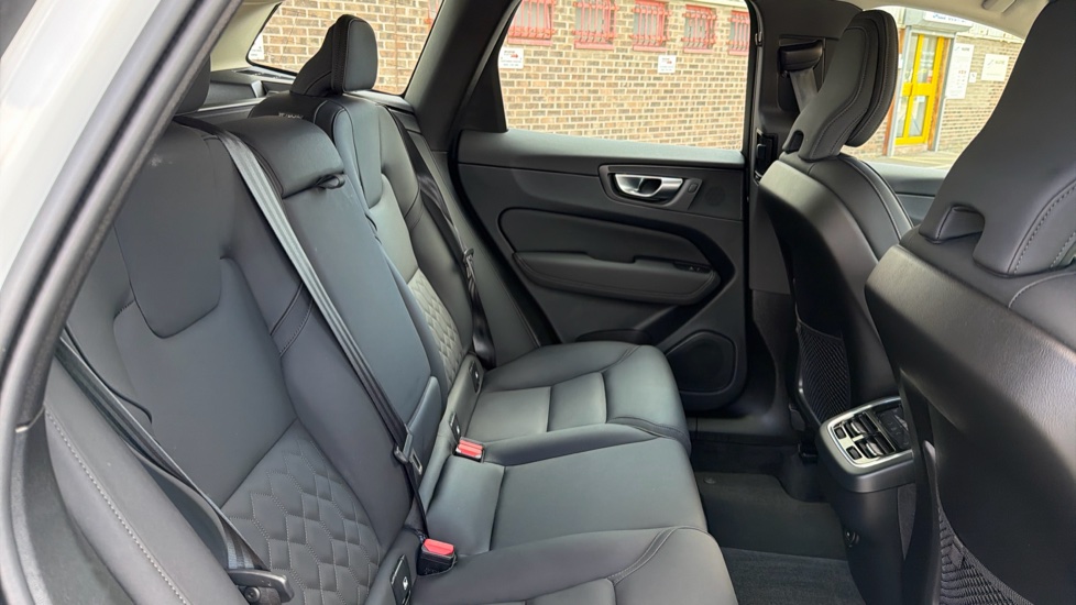 Volvo XC60 2.0 B5P Plus Dark 5dr AWD Geartronic Petrol Estate - Image 6