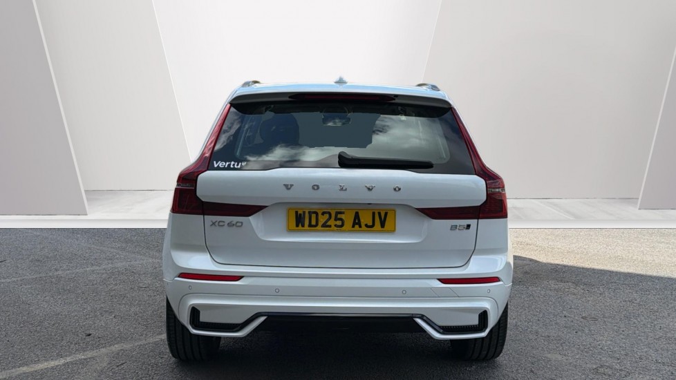 Volvo XC60 2.0 B5P Plus Dark 5dr AWD Geartronic Petrol Estate - Image 7
