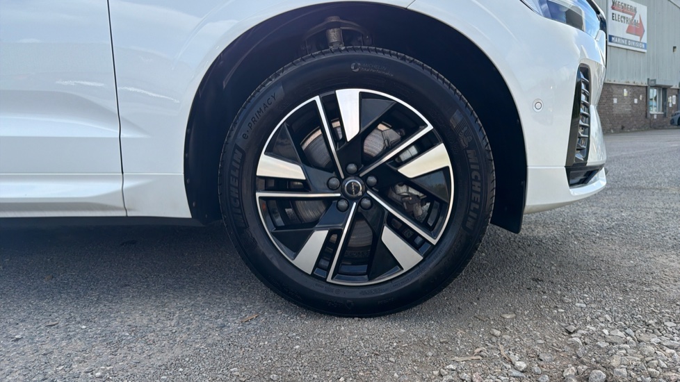 Volvo XC60 2.0 B5P Plus Dark 5dr AWD Geartronic Petrol Estate - Image 9