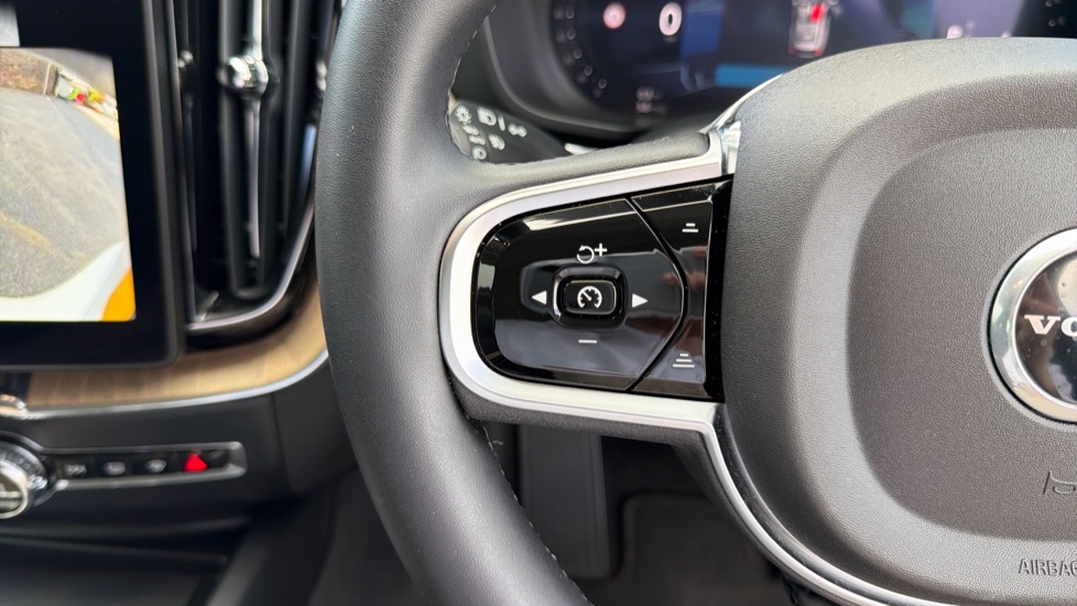 Volvo XC60 2.0 B5P Plus Dark 5dr AWD Geartronic Petrol Estate - Image 19