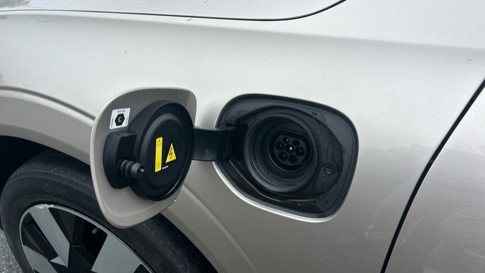 Volvo XC60 2.0 T8 [455] RC PHEV Ultimate Dark 5dr AWD Gtron Estate - Image 15