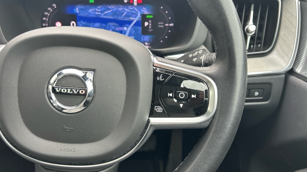 Volvo XC60 2.0 T8 [455] RC PHEV Ultimate Dark 5dr AWD Gtron Estate - Image 20