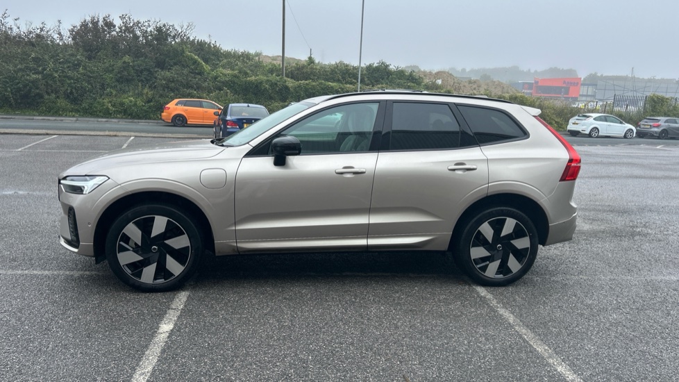 Volvo XC60 2.0 T8 [455] RC PHEV Ultimate Dark 5dr AWD Gtron Estate - Image 34