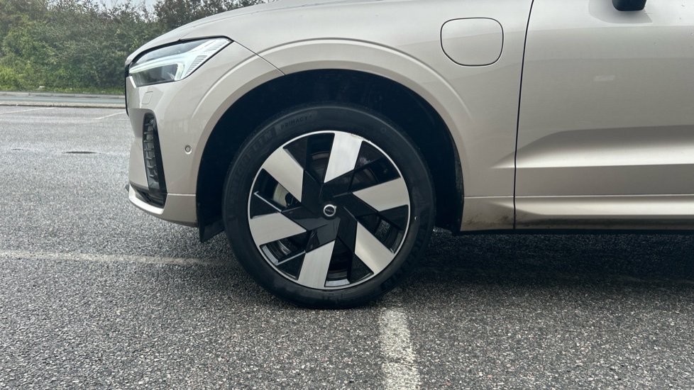 Volvo XC60 2.0 T8 [455] RC PHEV Ultimate Dark 5dr AWD Gtron Estate - Image 35