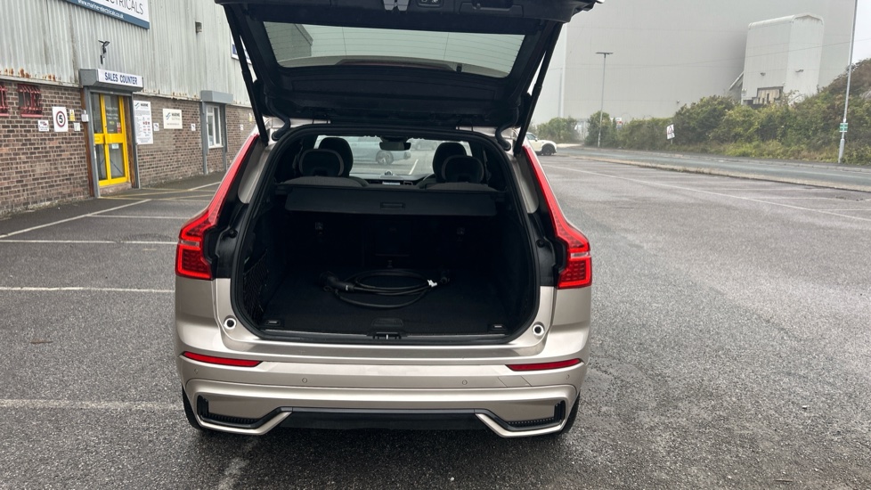 Volvo XC60 2.0 T8 [455] RC PHEV Ultimate Dark 5dr AWD Gtron Estate - Image 39