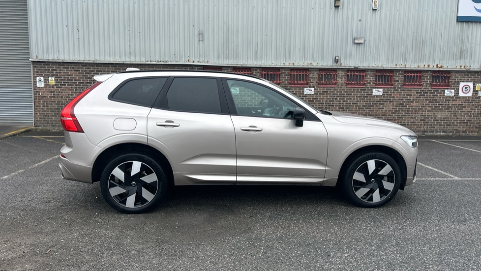 Volvo XC60 2.0 T8 [455] RC PHEV Ultimate Dark 5dr AWD Gtron Estate - Image 43