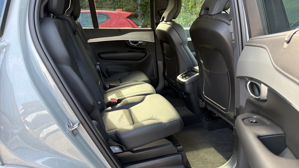 Volvo XC90 2.0 B5P [250] Plus Dark 5dr AWD Geartronic Petrol Estate - Image 6