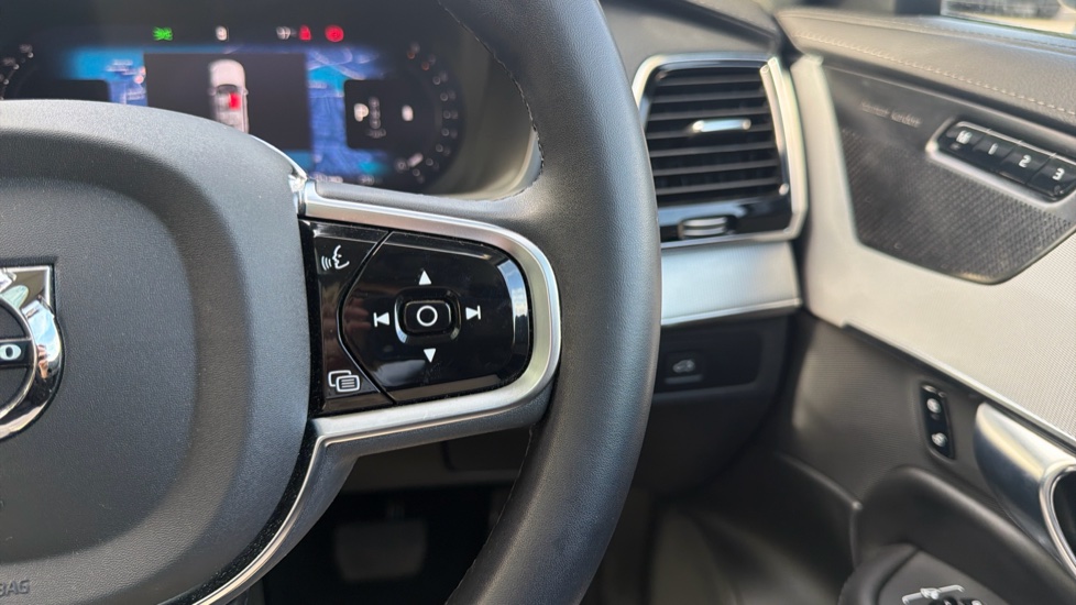 Volvo XC90 2.0 B5P [250] Plus Dark 5dr AWD Geartronic Petrol Estate - Image 22