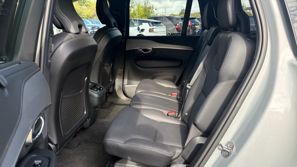 Volvo XC90 2.0 B5P [250] Plus Dark 5dr AWD Geartronic Petrol Estate - Image 33