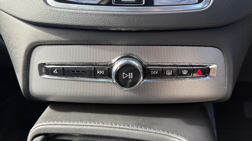 Volvo XC90 2.0 B5P [250] Plus Dark 5dr AWD Geartronic Petrol Estate - Image 36