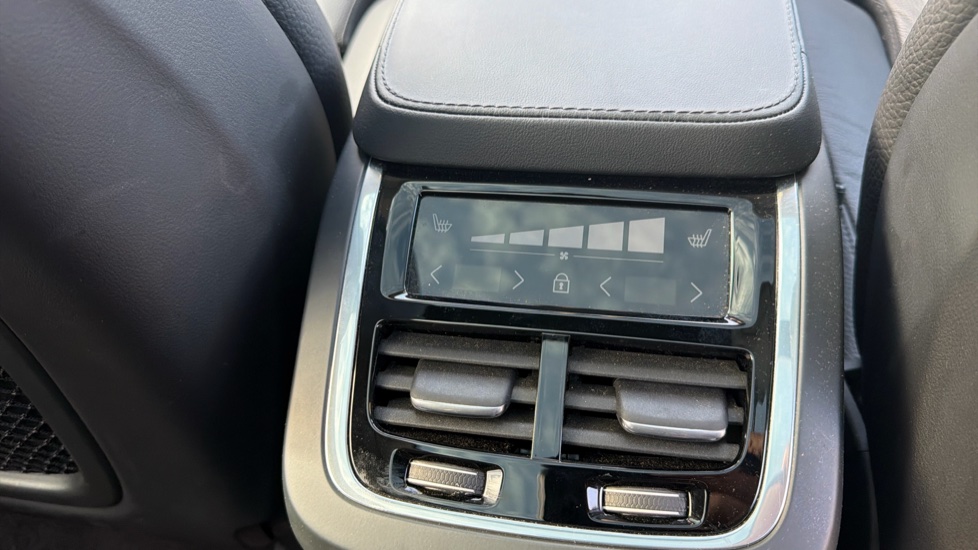 Volvo XC90 2.0 B5P [250] Plus Dark 5dr AWD Geartronic Petrol Estate - Image 39