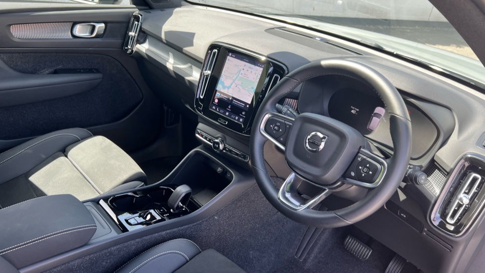 Volvo XC40 2.0 B3P Plus Dark 5dr Auto Petrol Estate - Image 4