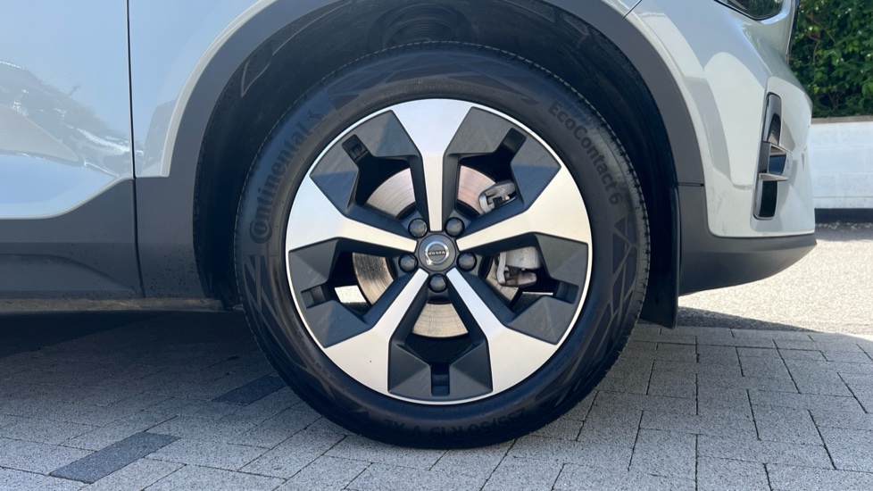 Volvo XC40 2.0 B3P Plus Dark 5dr Auto Petrol Estate - Image 9