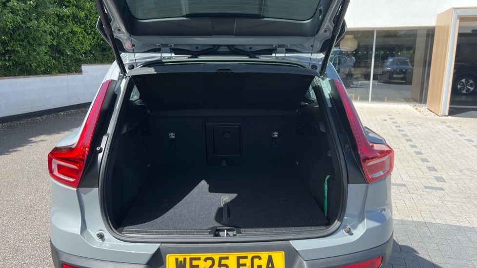 Volvo XC40 2.0 B3P Plus Dark 5dr Auto Petrol Estate - Image 13