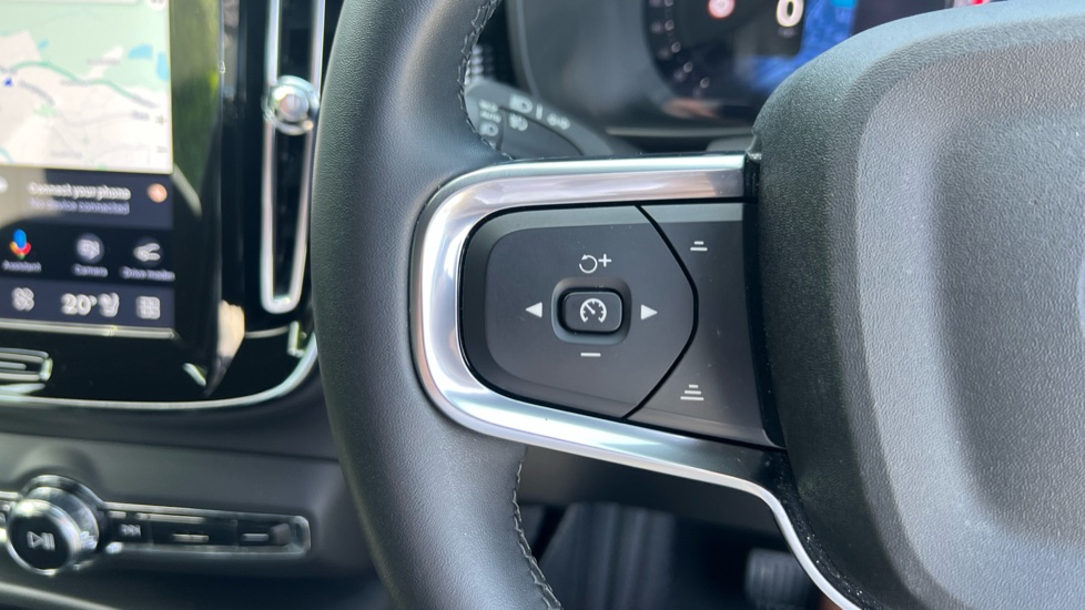 Volvo XC40 2.0 B3P Plus Dark 5dr Auto Petrol Estate - Image 19