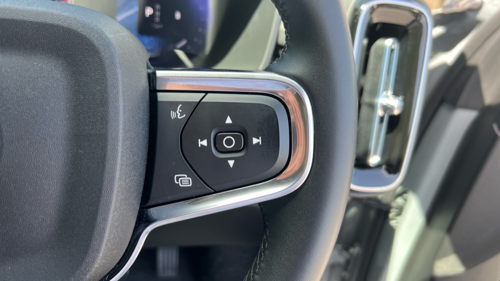 Volvo XC40 2.0 B3P Plus Dark 5dr Auto Petrol Estate - Image 20