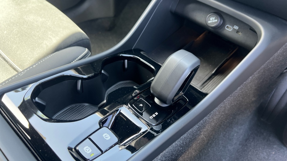 Volvo XC40 2.0 B3P Plus Dark 5dr Auto Petrol Estate - Image 23