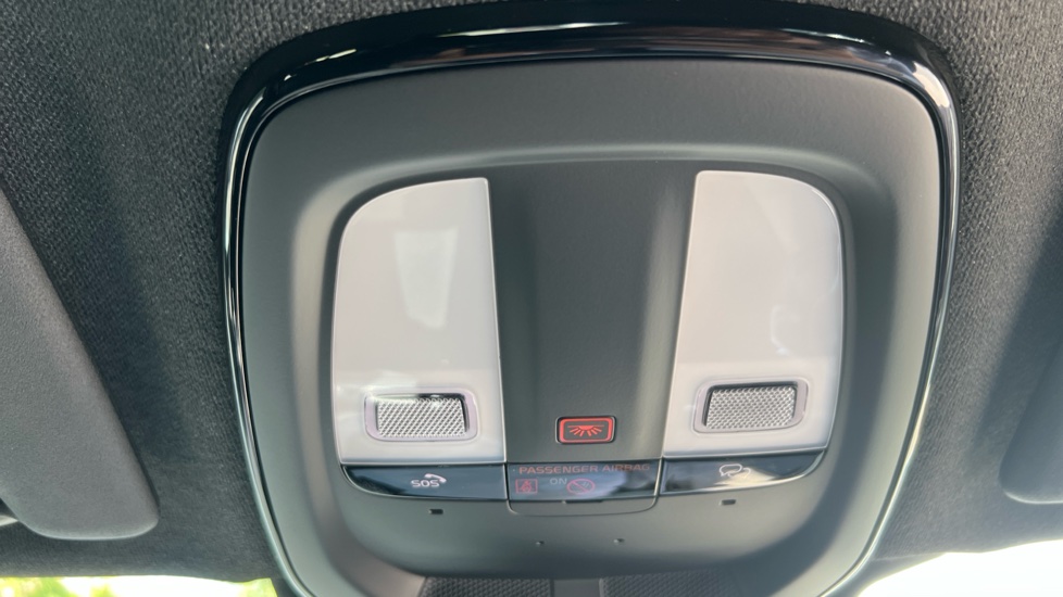 Volvo XC40 2.0 B3P Plus Dark 5dr Auto Petrol Estate - Image 25