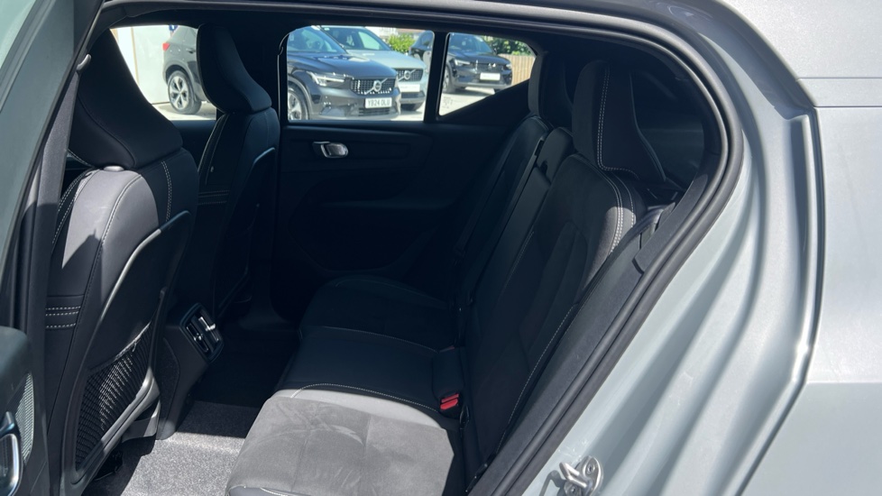 Volvo XC40 2.0 B3P Plus Dark 5dr Auto Petrol Estate - Image 29
