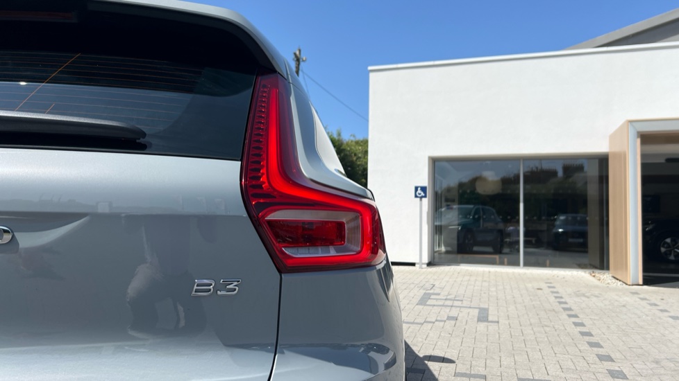 Volvo XC40 2.0 B3P Plus Dark 5dr Auto Petrol Estate - Image 37