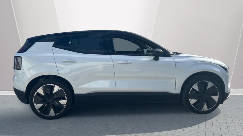 Volvo EX30 200kW SM Extended Range Plus 69kWh 5dr Auto Electric Estate - Image 3