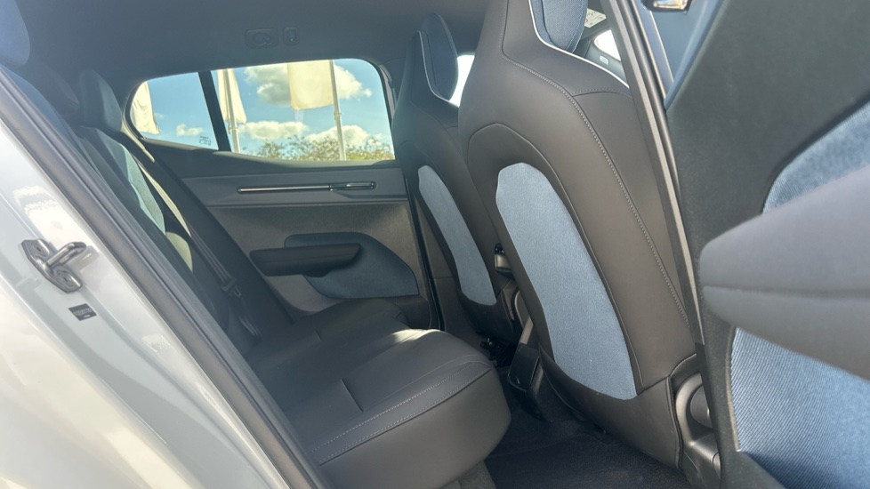 Volvo EX30 200kW SM Extended Range Plus 69kWh 5dr Auto Electric Estate - Image 6