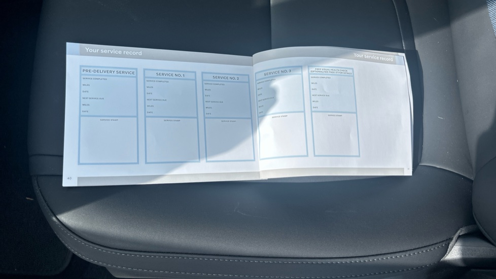 Volvo EX30 200kW SM Extended Range Plus 69kWh 5dr Auto Electric Estate - Image 14