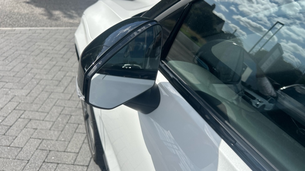 Volvo EX30 200kW SM Extended Range Plus 69kWh 5dr Auto Electric Estate - Image 15
