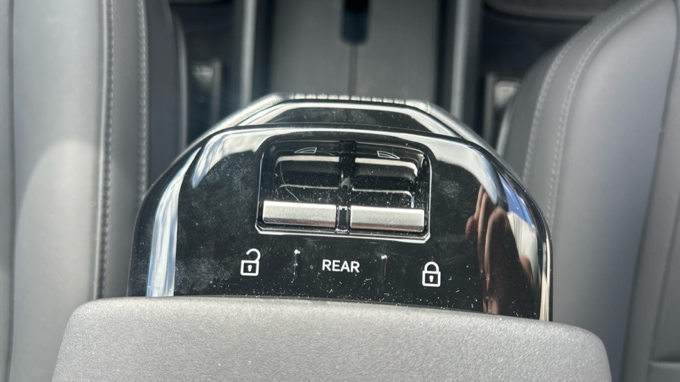 Volvo EX30 200kW SM Extended Range Plus 69kWh 5dr Auto Electric Estate - Image 18