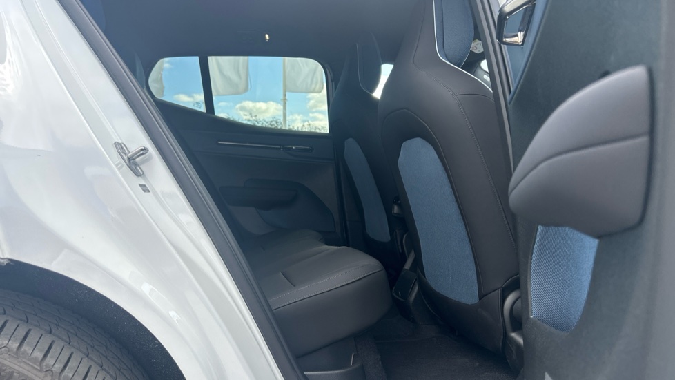 Volvo EX30 200kW SM Extended Range Plus 69kWh 5dr Auto Electric Estate - Image 20