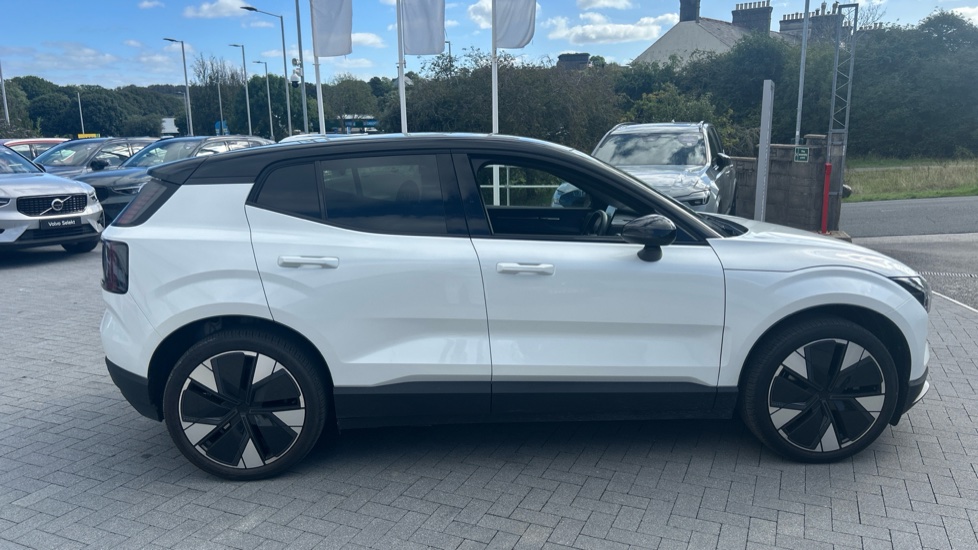 Volvo EX30 200kW SM Extended Range Plus 69kWh 5dr Auto Electric Estate - Image 22