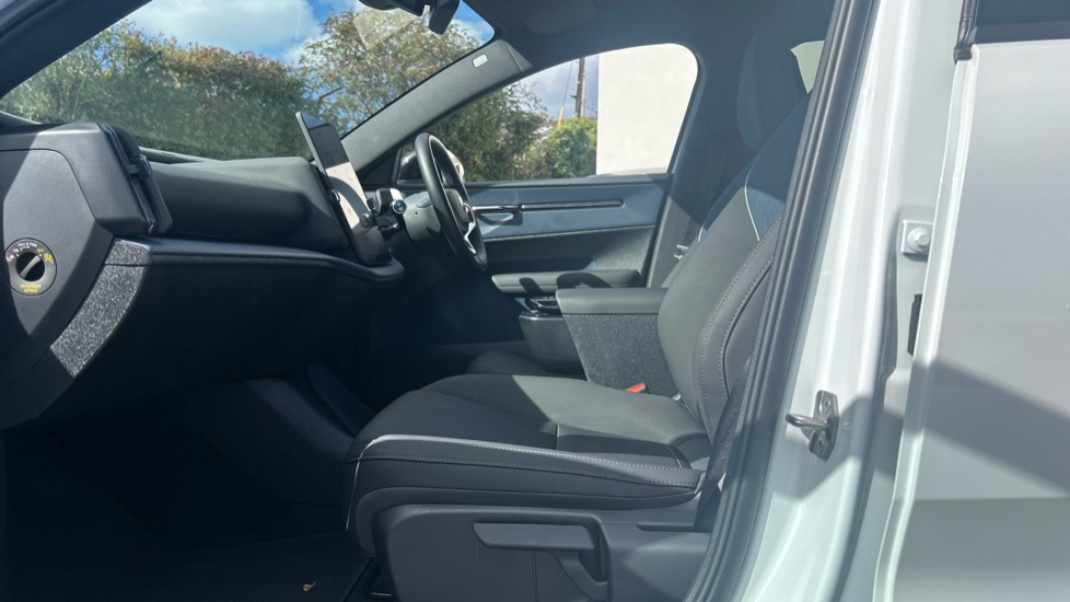 Volvo EX30 200kW SM Extended Range Plus 69kWh 5dr Auto Electric Estate - Image 25
